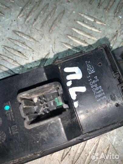 Блок управления стеклоподъемниками Opel Astra J