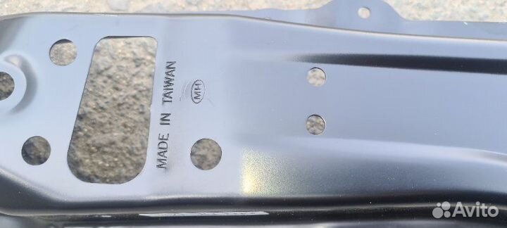 Усилитель бампера передний Renault Logan II