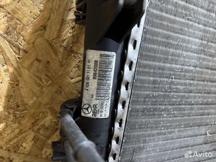Радиатор охлаждения двигателя Mercedes Vito 639
