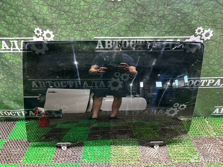 Стекло двери заднее левое Toyota Highlander U50