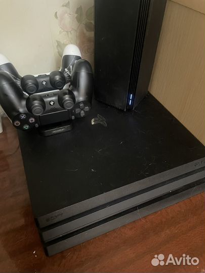 Sony playstation 4 pro 2tb CUH-7216B