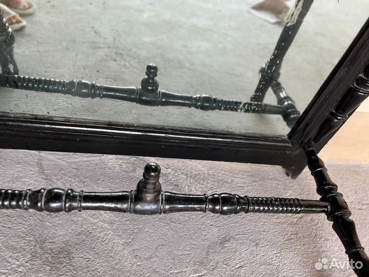 Старинный антикварный столик