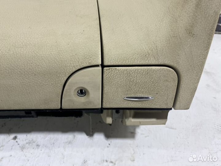 Бардачок Mercedes W211 E