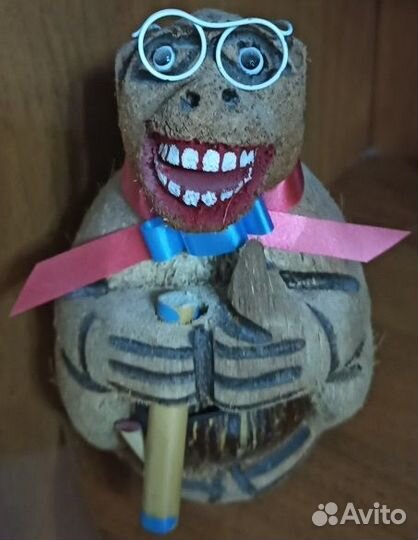 Статуэтка из кокоса