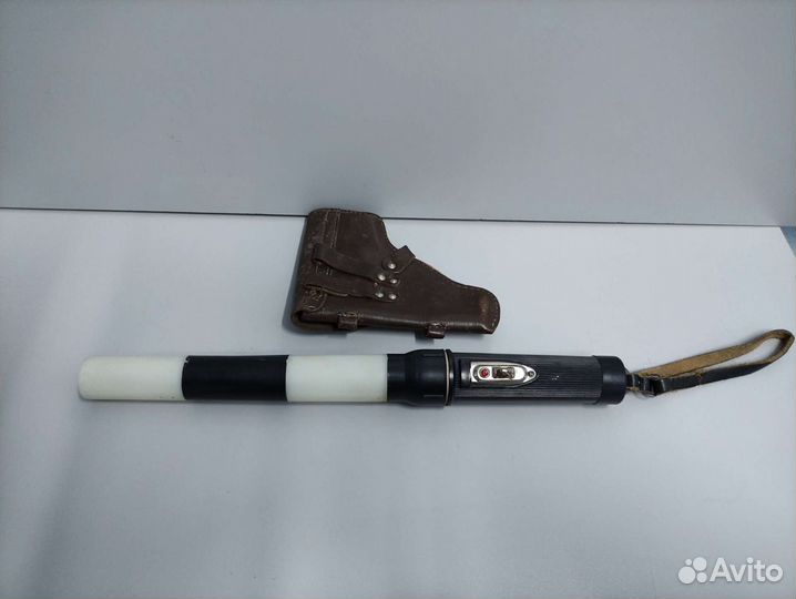 Жезл и кобура милиционера