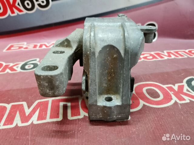 Подушка двигателя правая Volkswagen Passat