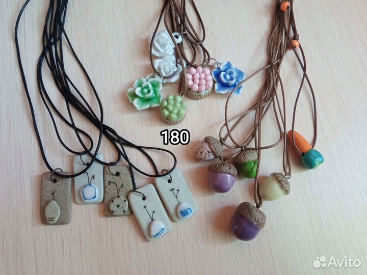 Подвески, значки из керамики, фаянс (много)