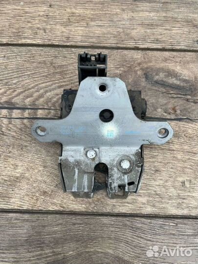 Замок крышки багажника Land Rover Sport 3.0