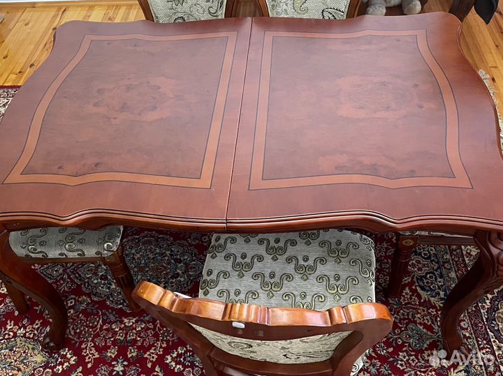 Стол и стулья