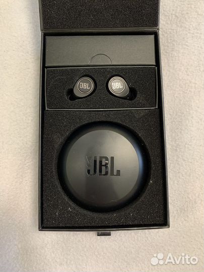 Беспроводные наушники jbl free x