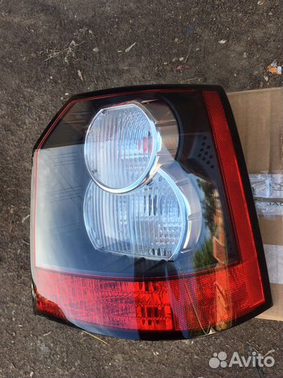 Фонарь задний правый на Land Rover