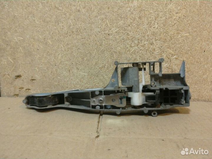 Ручка двери правая Peugeot 308 1.6 EP6 2009