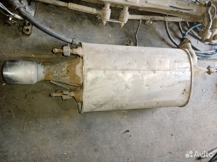 Глушитель банка Тойота Авалон. MCX 10