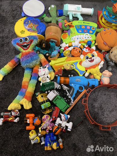 Целый пакет игрушек