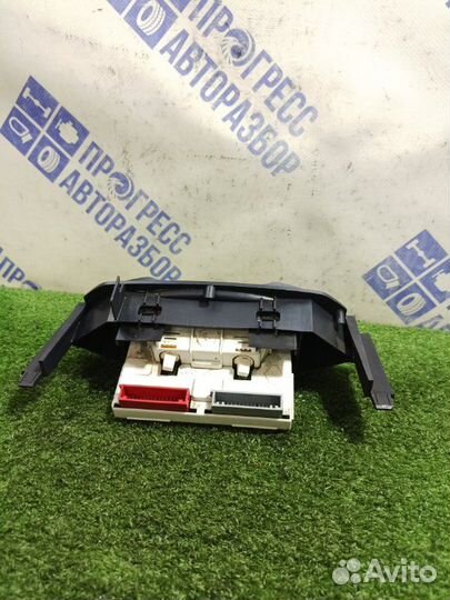 Дисплей Renault Symbol седан 1.4 K4J712 R016191