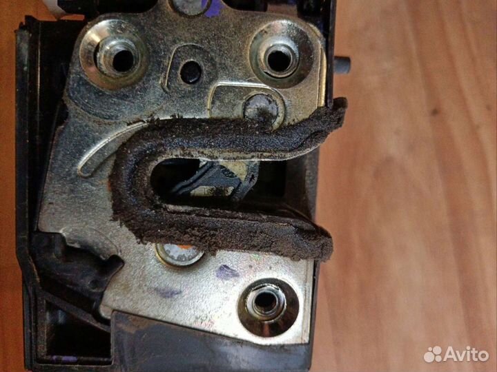 Замок двери правый Renault Logan 2