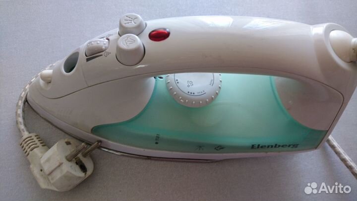 Утюг Elenberg SI 3007 1400 Вт с отпаривателем