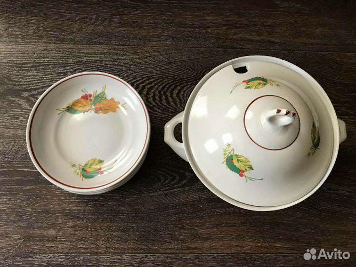 Супница и тарелки