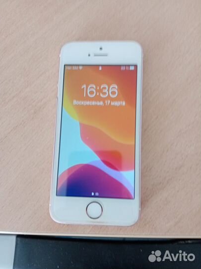 iPhone SE, 32 ГБ