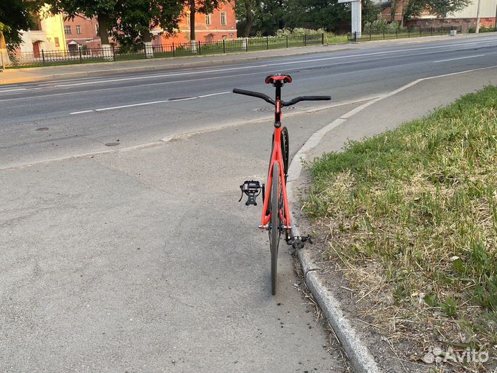 Шоссейный велосипед fixed gear Aventon