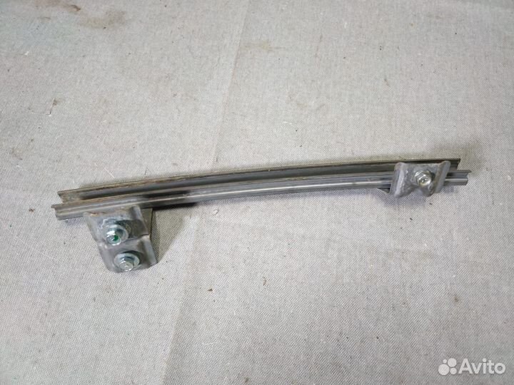 Направляющая задней правой двери Pajero Sport3 3.0