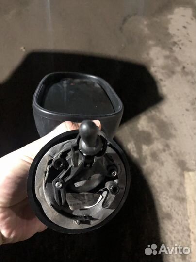 Боковое зеркало