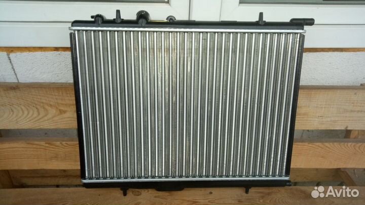 Пежо 206 радиатор охлаждения 1330H6