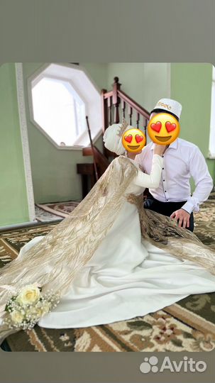 Платье на никах