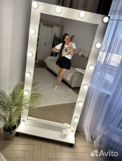 Гримерное зеркало с лампочками из лдсп на заказ