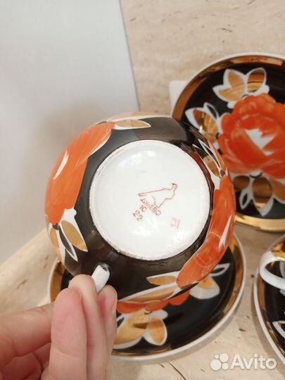 Розы на чёрном чайные пары + сливочник