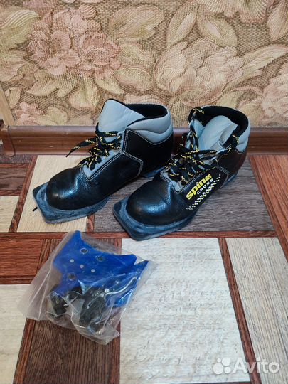 Лыжные ботинки