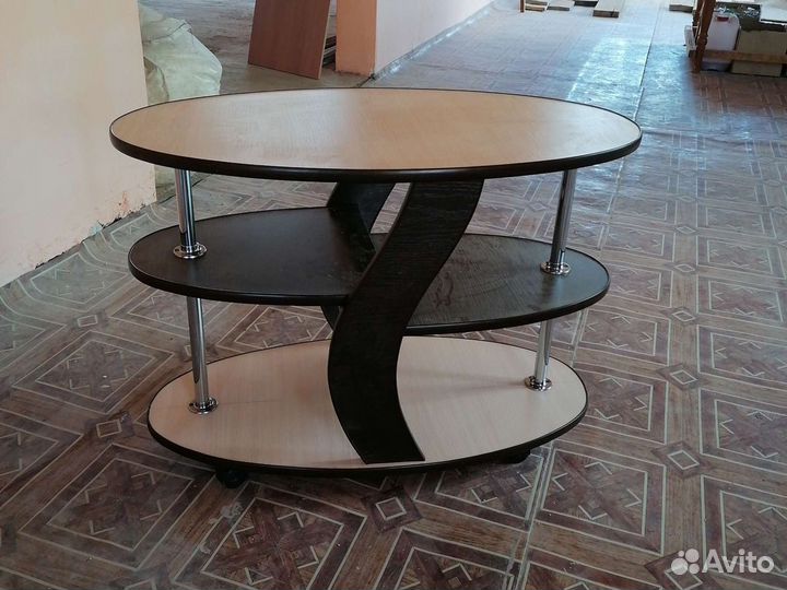 Журнальный столик на колесах