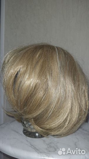 Парик из искусственных волос
