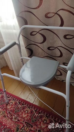 Кресло инвалидное с санитарным оснащением