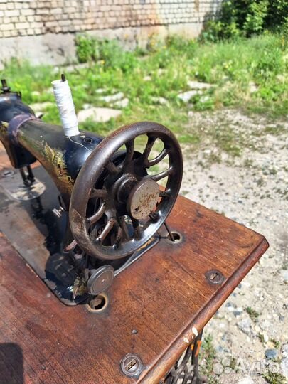 Швейная машинка zinger