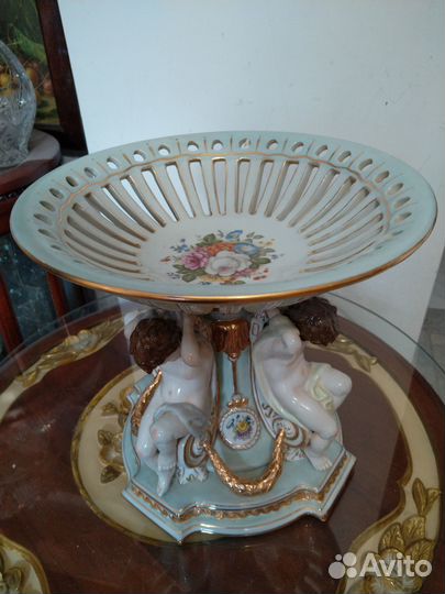 Ваза статуэтка фарфор золото цветы. Красота