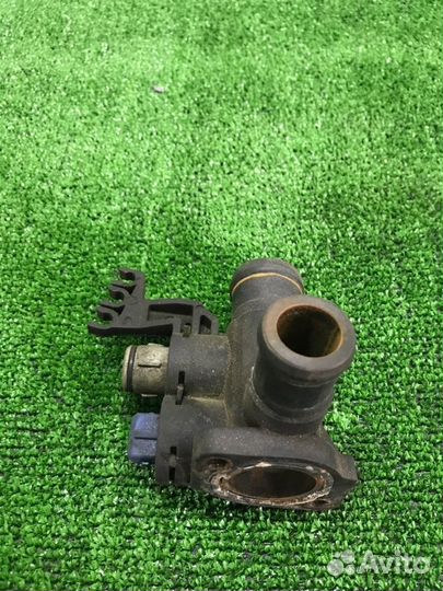 Фланец охлаждения Audi 80 B3 JN 1.8 1990