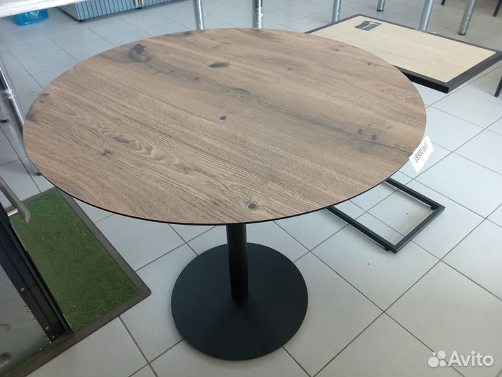 Столы, тумбы и полочки