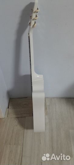 Акустическая гитара