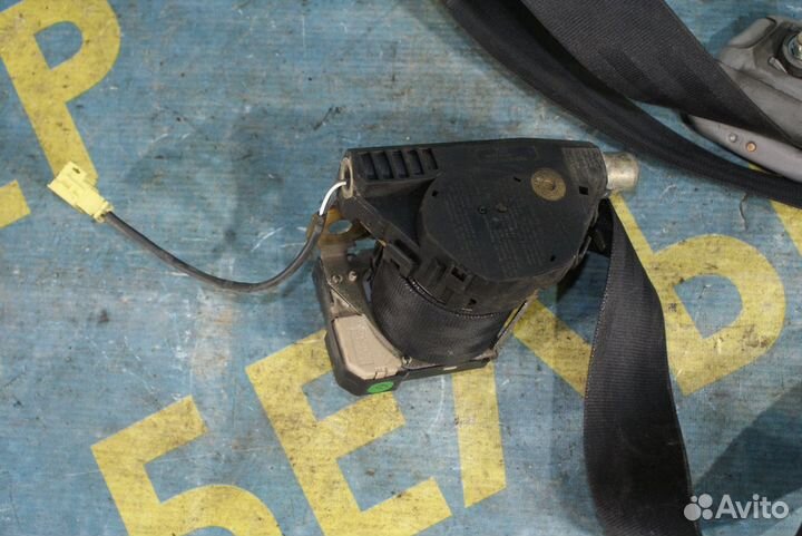 Передний ремень безопасности Toyota Avensis