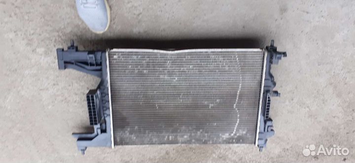 Радиатор Опель астра Джей