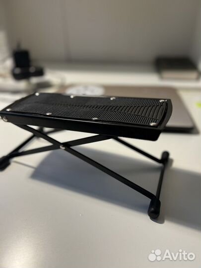 Подставка под ногу гитариста