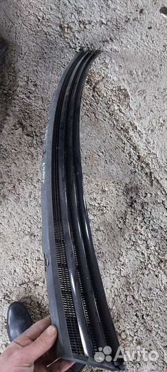 Решетка капота на Mercedes W140