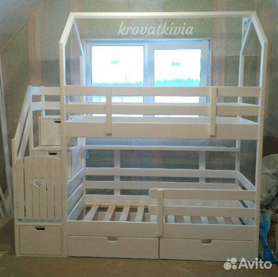 Двухъярусная Эко кровать домик с лестницей комодом