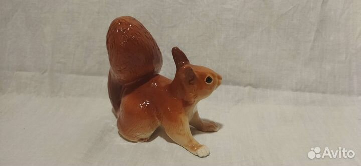 Фарфоровая статуэтка Белка