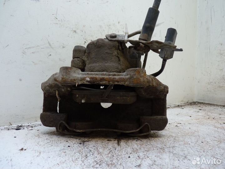 Суппорт передний Лев. Ауди А6 1998г 1.8л 110кВт