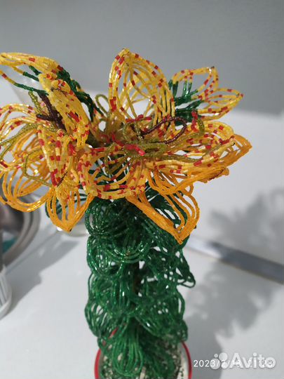 Цветы из бисера