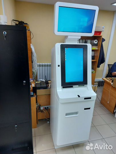 Электронный кассир с двумя мониторами