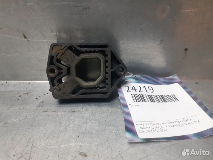 Кронштейн радиатора Volkswagen Passat B6