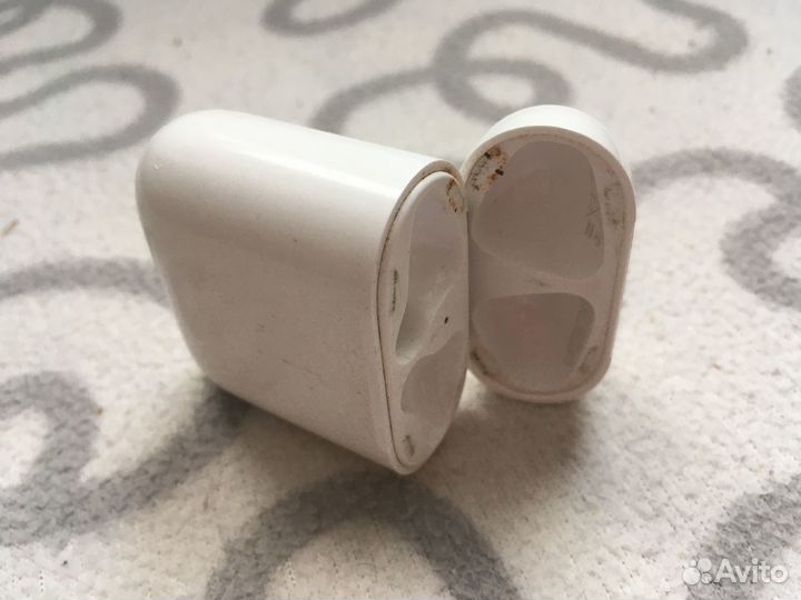 AirPods, кейс для зарядки наушников